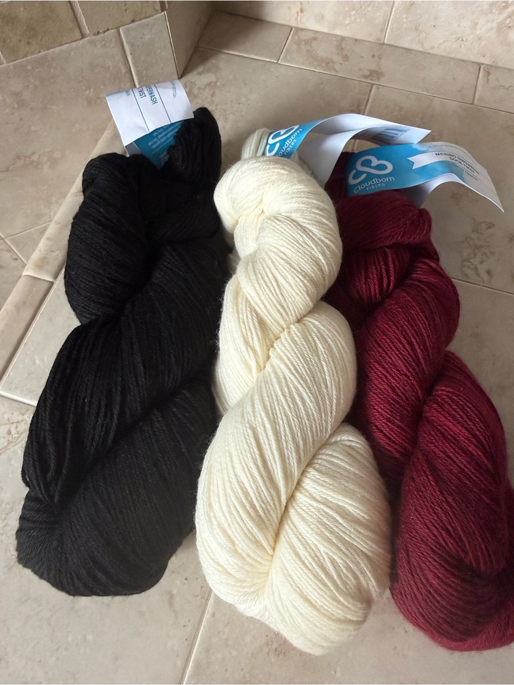 Women Sweater Yarn Bundle - Black, Ecru & Garnet Heather 4 Hanks